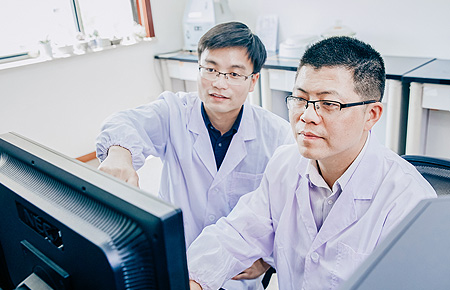 致力于為全球客戶提供全方位系統(tǒng)解決方案，成為他們最值得信賴的合作伙伴。